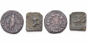 ROYAUME DE BACTRIANE, lot de 2 bronzes: Eucratides Ier (171-135), hémiobole, R/ Dioscures; Apollodote II (80-65), obole, R/ Trépied.
Beau à Très Beau...