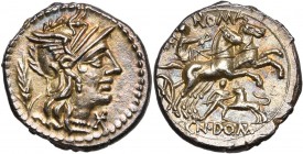 Cn. Domitius Ahenobarbus, AR denier, 128 av. J.-C., Rome. D/ T. casquée de Roma à d. Derrière, un épi de blé. Sous le menton, . R/ Victoire dans un b...