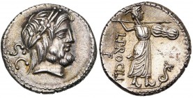 L. Procilius, AR denier, 80 av. J.-C., Rome. D/ T. l. de Zeus à d. A g., S·C. R/ Junon Sospita deb. à d., brandissant une lance et un bouclier. A d., ...