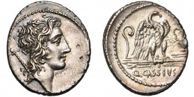 Q. Cassius Longinus, AR denier, 55 av. J.-C., Rome. D/ T. à d. du Genius Populi Romani, un sceptre sur l'épaule. R/ Aigle sur un foudre à d. A g., lit...