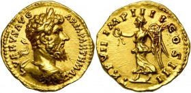 LUCIUS VERUS (161-169), AV aureus, 166-167, Rome. D/ L VERVS AVG- ARM PARTH MAX B. l., cuir. à d. R/ TR P VII· IMP IIII COS III Victoire marchant à g....