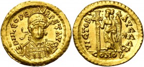 LEON Ier (457-474), AV solidus, 462-466, Constantinople. Off. B. D/ DN LEO PE-RPET AVG B. casqué, cuir. de trois quarts de f., ten. une lance et un bo...