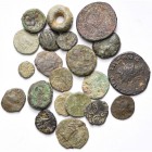 lot de 21 p.: 7 petits bronzes gaulois, dont Remi, 1/4 statère en bronze, rouelle (12 mm); minimi, imitations gauloises (10); Claude II, antoninien, C...