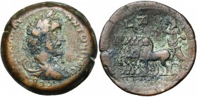 EGYPTE, ALEXANDRIE, Antonin le Pieux (138-161), AE drachme, 143-144. D/ B. l., dr., cuir. à d. R/ Sarapis deb. dans un quadrige au pas à g., la main d...