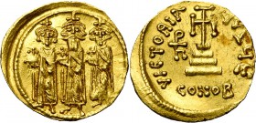 Héraclius (610-641), AV solidus, 639-641, Constantinople. Off. . D/ Héraclius entouré d'Héraclius Constantin et d'Héraclonas, deb. de f., ten. chacun...