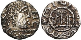ANGLO-SAXONS, thrymsa (triens), vers 675-685. Post Crondall. Type "Pada". Frappé en argent. D/ B. diad. à d. inspiré des émissions du Bas-Empire romai...