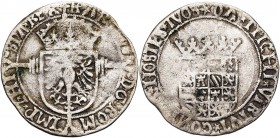 BRABANT, Duché, Charles Quint (1506-1555), AR demi-réal d'argent, s.d. (1524-1536), Maastricht. Ponctuation par étoiles. Différent au revers. D/ Ecu i...
