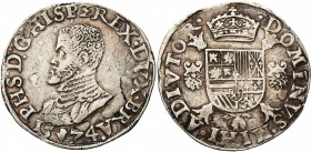 BRABANT, Duché, Philippe II (1555-1598), AR écu Philippe, 1574, Anvers. D/ B. cuir. à g. R/ Ecu couronné sur une croix de Bourgogne, entre deux brique...