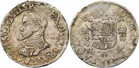 BRABANT, Duché, Philippe II (1555-1598), AR demi-écu Philippe, 1573, Anvers. D/ B. cuir. à g. R/ Ecu couronné sur une croix de Bourgogne, entre deux b...