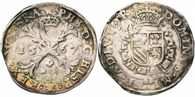 BRABANT, Duché, Philippe II (1555-1598), AR écu de Bourgogne, 1567, Maastricht. D/ Croix de Bourgogne, sous une couronne, chargée d'un briquet, accost...