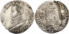 HAINAUT, Comté, Philippe II (1555-1598), AR demi-écu Philippe, 1581, Mons. D/ B. cuir. à g. R/ Ecu couronné sur une croix de Bourgogne, entre deux bri...