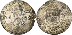 VLAANDEREN, Graafschap, Philips IV (1621-1665), AR patagon, 1628, Brugge. Vz/ Gekroond stokkenkruis met een vuurijzer tussen het jaartal en het juweel...