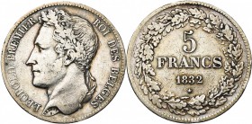 BELGIQUE, Royaume, Léopold Ier (1831-1865), AR 5 francs, 1832. Premier type à la tête laurée. Pos. A. Tranche inscrite en creux. Bogaert 8A. Rare.
Be...