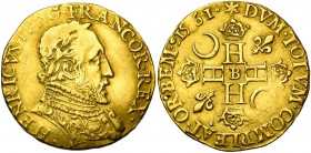 FRANCE, Royaume, Charles IX (1560-1574), AV double Henri d'or, 1561B, Rouen. 3e type. A l'effigie et au titre d'Henri II. D/ B. l. et cuir. à d., port...