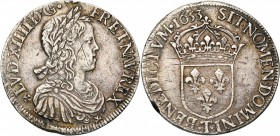 FRANCE, Royaume, Louis XIV (1643-1715), AR écu à la mèche longue, 1653T, Nantes. D/ B. enfantin, l., dr. et cuir. à d. R/ Ecu de France couronné. Dupl...