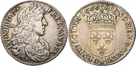 FRANCE, Royaume, Louis XIV (1643-1715), AR quart d'écu au buste juvénile, 1666A, Paris. D/ B. à d., les cheveux longs, l., dr. et cuir. R/ Ecu de Fran...
