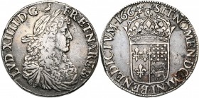FRANCE, Royaume, Louis XIV (1643-1715), AR écu de Béarn au buste juvénile, 1664, Pau. D/ B. à d., les cheveux longs, l., dr. et cuir. R/ Ecu couronné,...