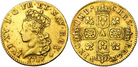 FRANCE, Royaume, Louis XV (1715-1774), AV demi-louis d'or de Noailles, 1717A, Paris. D/ T. couronnée à g. R/ Deux écus de France et deux de Navarre co...