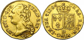 FRANCE, Royaume, Louis XVI (1774-1793), AV louis d'or à la tête nue, 1785D, Lyon. D/ T. nue à g., les cheveux longs. R/ Ecus accolés de France et de N...