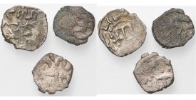 GIRAY KHANS, Muhammad Giray II (AD 1577-1584/AH 985-992) lot of 3 billon akçe from an undetermined mint. Retowski 1-4, 5-6, 8.
Fine - Very Fine