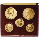 BELGIQUE, coffret de 5 médailles dynastiques en bronze gravées par Rau en 1937, à l'occasion de la participation de la Belgique à l'Exposition de Pari...