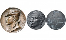 FRANCE, lot de 2 médailles en bronze: 1879, Ch. Toepffer, Pierre Savorgnan de Brazza (médaillon uniface avec bélière soudée au dos, 108 mm); s.d. (195...
