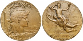 FRANCE, AE médaille, 1900, Chaplain. Exposition universelle de Paris. D/ B. de Marianne à d. sous un chêne. A d., à l'arrière-plan, vue de Paris. R/ U...