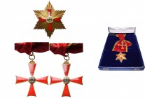 ALLEMAGNE, Ordre du Mérite de la République fédérale allemande, ensemble de grand-croix: plaque, bijou et écharpe. Ecrin anonyme taché.
