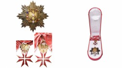 AUTRICHE, Ordre du Mérite de la République, ensemble de grand-croix, 2e modèle, à partir de 1952: plaque, bijou, écharpe. Petites taches. Ecrin Reitte...