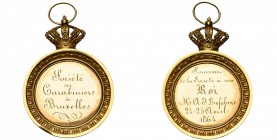 BELGIQUE, médaille en or de la Société des Carabiniers de Bruxelles, attribuée à son roi A.J. Lefebvre en date du 24-25 avril 1864. Avec bélière en fo...