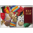 BELGIQUE, lot de 16 décorations et 5 petites médailles relatives aux guerres 1914-1918 et 1940-1945.
