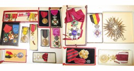 BELGIQUE, lot de 15 décorations, dont: chevalier et officier de l'Ordre de Léopold, commandeur de l'Ordre de la Couronne, médaille du roi Albert 1914-...