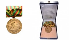 CAMEROUN, Ordre du Mérite, bijou et écharpe de grand cordon. Ecrin Arthus Bertrand (Paris). Avec diplôme d'attribution en date du 13 mai 1968.