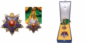 EGYPTE, Ordre de la République, ensemble de 1e classe: plaque, bijou et écharpe. Ecrin anonyme défraîchi.