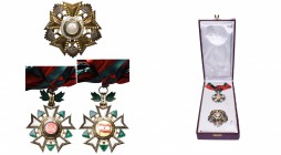 LIBAN, Ordre du Cèdre, ensemble de 1e classe: plaque, bijou et écharpe. Ecrin Huguenin (Le Locle, Suisse). Avec diplôme d'attribution en date du 19 se...