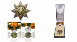 LUXEMBOURG, Ordre de la Couronne de chêne, ensemble de grand-croix: plaque (89 mm), bijou de commandeur (vermeil, 57 mm) et écharpe. Ecrin anonyme. Av...