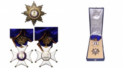 LUXEMBOURG, Ordre d'Adolphe de Nassau, catégorie civile, ensemble de grand-croix: plaque, bijou et écharpe. Ecrin anonyme taché. Avec diplôme d'attrib...