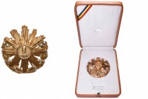 ROUMANIE, Ordre de Tudor Vladimirescu, plaque de 1e classe, avec pierres. Ecrin. Avec diplôme d'attribution en date du 12 septembre 1968.