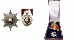 VENEZUELA, Ordre du Libérateur (ou "du buste de Bolivar"), ensemble de grand-croix: plaque, bijou et écharpe. Ecrin Joyerias Unidas. Avec diplome d'at...