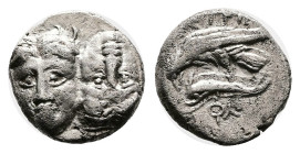 Moesia, Istros. Circa 400-350 BC. Silver Diobol (10,77 mm, 1.17 g.). Two facing male heads side by side, one upright and the other inverted - a tête-b...