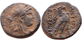 Antiochos IV Epiphanes (Seleukid King: 175-164 BC). AE bronze. Obverse: Bust of Isis Reverse: Eagle standing right on thunderbolt

24mm 19,65g

Ar...