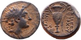 Antiochos VI Dionysos (Seleukid King: 145-141 BC). AE bronze. Obv: Radiate and diademed head Rev: Amphora; palm to r.; monogram below.

20mm 8,70g
...