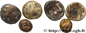 LOTS
Type : Lot de 3 monnaies en electrum 
Commentary : Lots de 3 quarts gaulois 

Grade : lot