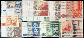 Lote de 30 billetes: valores 200, 500, 1.000, 2.000, 5.000 y 10.000 pesetas. Alguna pareja y trío correlativos. En su gran mayoría con serie. Es impre...