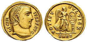 Licinius I. Solidus. 313 d.C. Antioch. (Ric-VII 675.3). (Depeyrot-30/3). (Calicó-5141, Plate coin). Anv.: LICINIVS P F AVG. Laureate bust facing right...