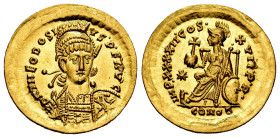 Theodosius II. Solidus. 441-450 AD. Constantinople. (Ric-X 323). (Depeyrot-84/1). Anv.: D N THEODOSIVS P F AVG, pearl-diademed, helmeted and cuirassed...
