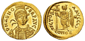 Zeno. Solidus. 476-491 AD. Constantinople. (Ric-910 & 929). (Depeyrot-108/1). Anv.: D N ZENO PERP AVG, pearl-diademed, helmeted and cuirassed bust fac...