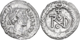 Ostrogothic Italy, Theoderic (493-526). AR Quarter siliqua in the name of Anastasius I, Ravenna mint, 493-518. Obv. D N ANASTASIVS AVG. Diademed and d...