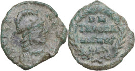Ostrogothic Italy. Theodahad (534-536). AE Quarter follis or Decanummium. Ravenna mint, 534-536. Obv. INVICTA ROMA. Helmeted and draped bust of Roma r...
