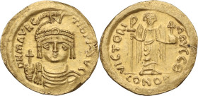 Maurice Tiberius (582-602). AV Solidus, Constantinople mint. Obv. ON mAVRC TIb PP AVG. Draped and cuirassed bust facing, wearing plumed helmet and hol...